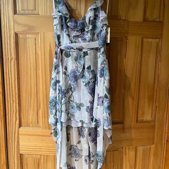 Dresses & Skirts - NWT Macy Floral dress short/long style